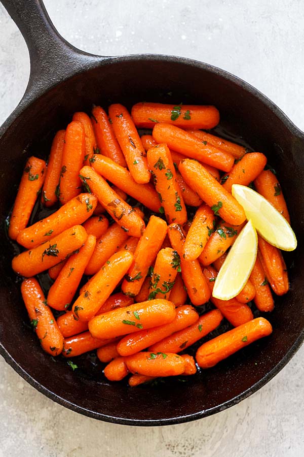 Healthy homemade roasted baby carrots in a sweet and spicy honey sriracha glaze.