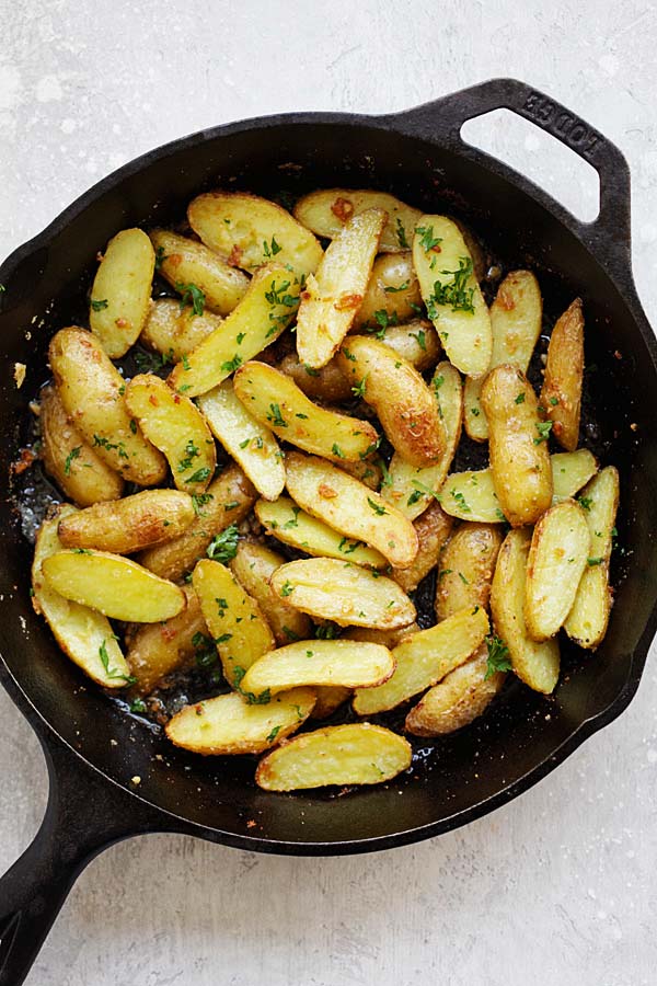 Easy and quick Garlic Butter Roasted Fingerling Potatoes in a skillet.