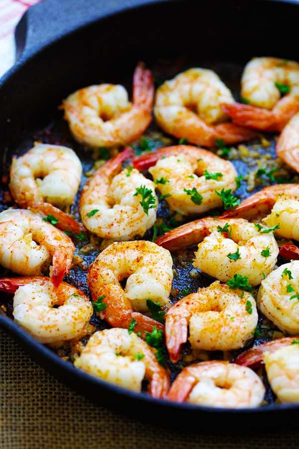 Garlic shrimp in skillet.