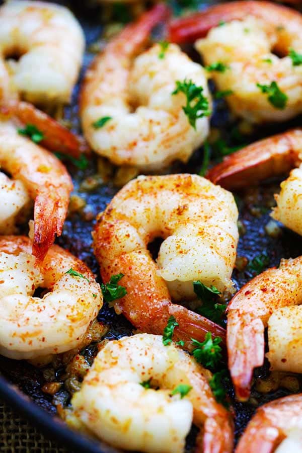 Easy sauteed garlic shrimp garlic with shrimp, garlic and parsley.