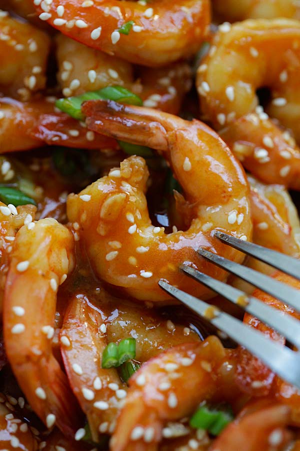 Sweet and Sour Shrimp withplump and juicy shrimp in mouthwatering sweet and sour sauce. This easy Chinese shrimp stir-fry recipe is amazing with steamed rice or noodles | www.666630.xyz