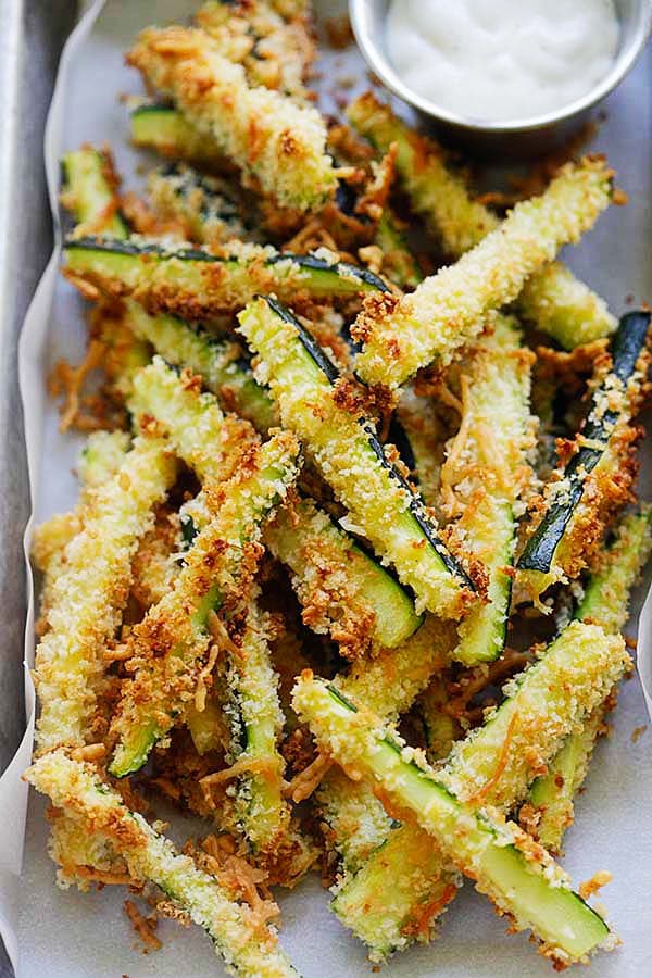 Best zucchini fries recipe with crispy zucchini coated with panko bread crumbs.