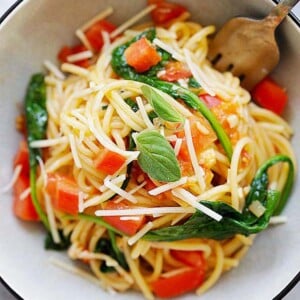 One-Pot Pasta with Spinach and Tomatoes