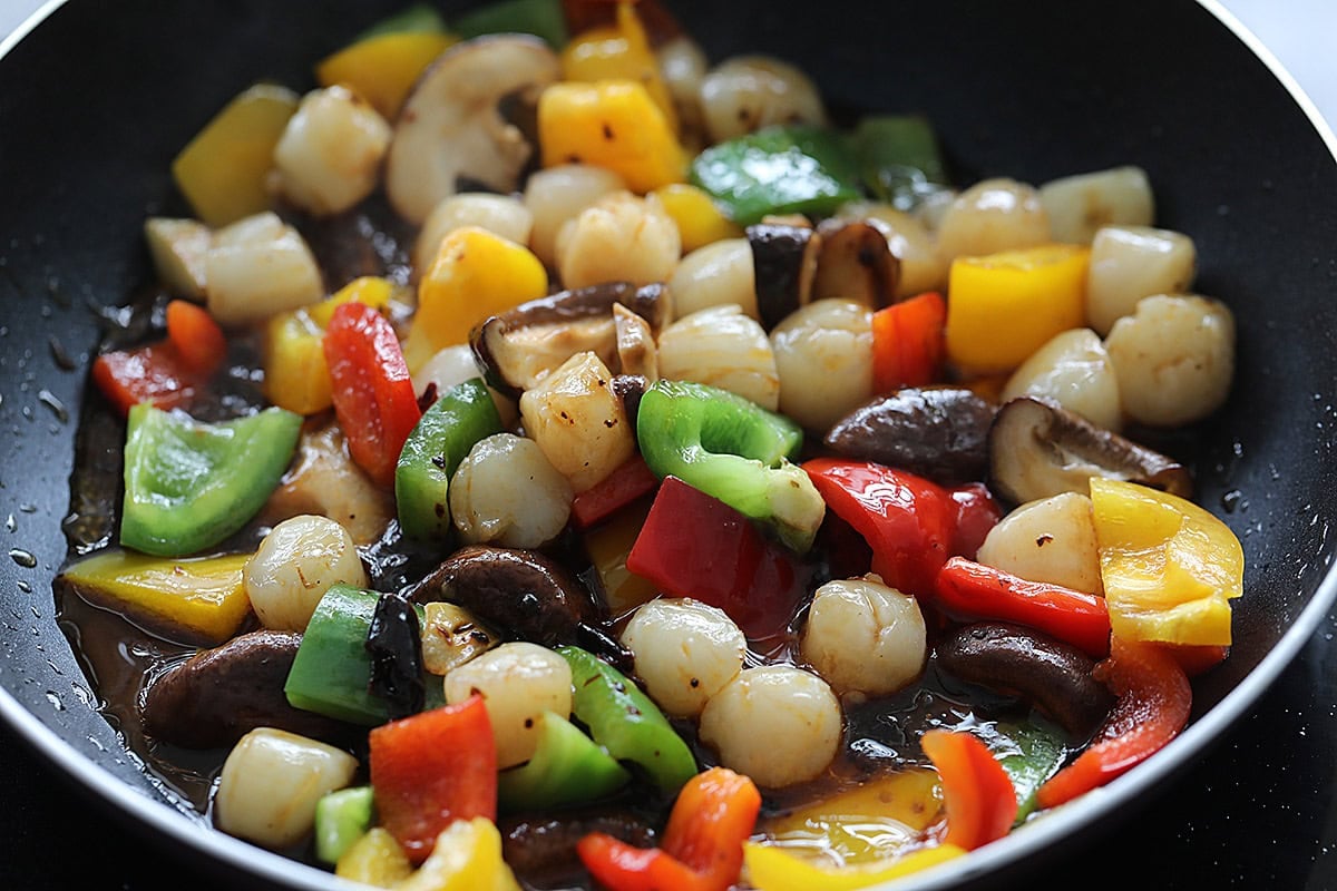 Szechuan scallop stir fry in homemade Szechuan sauce. 