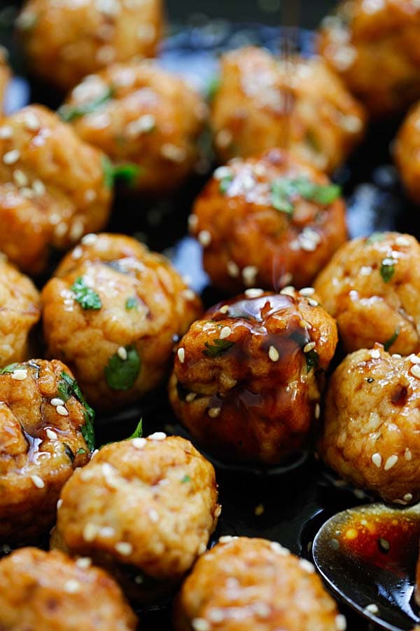 Easy and quick meatballs made with ground chicken with teriyaki sauce.