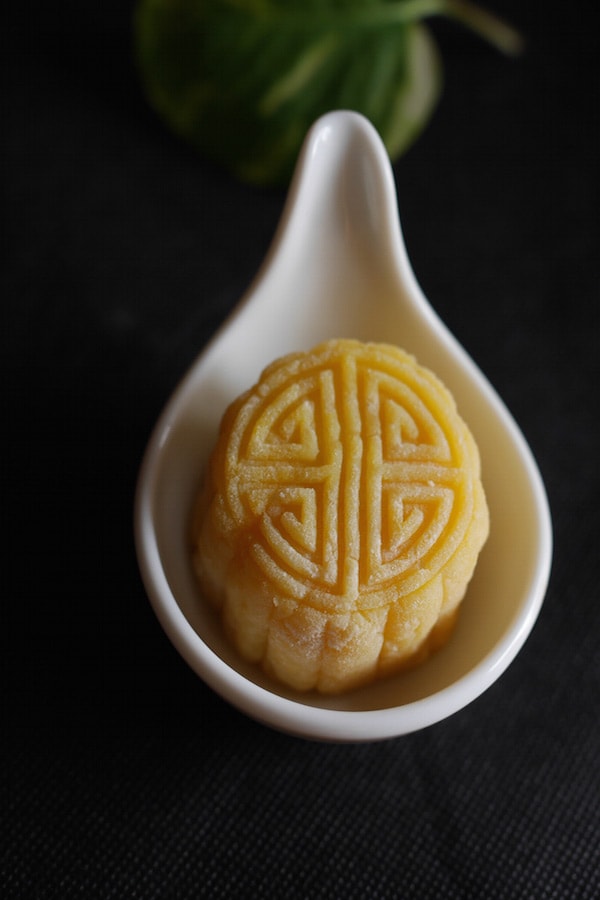 Easy homemade durian snow mooncake.