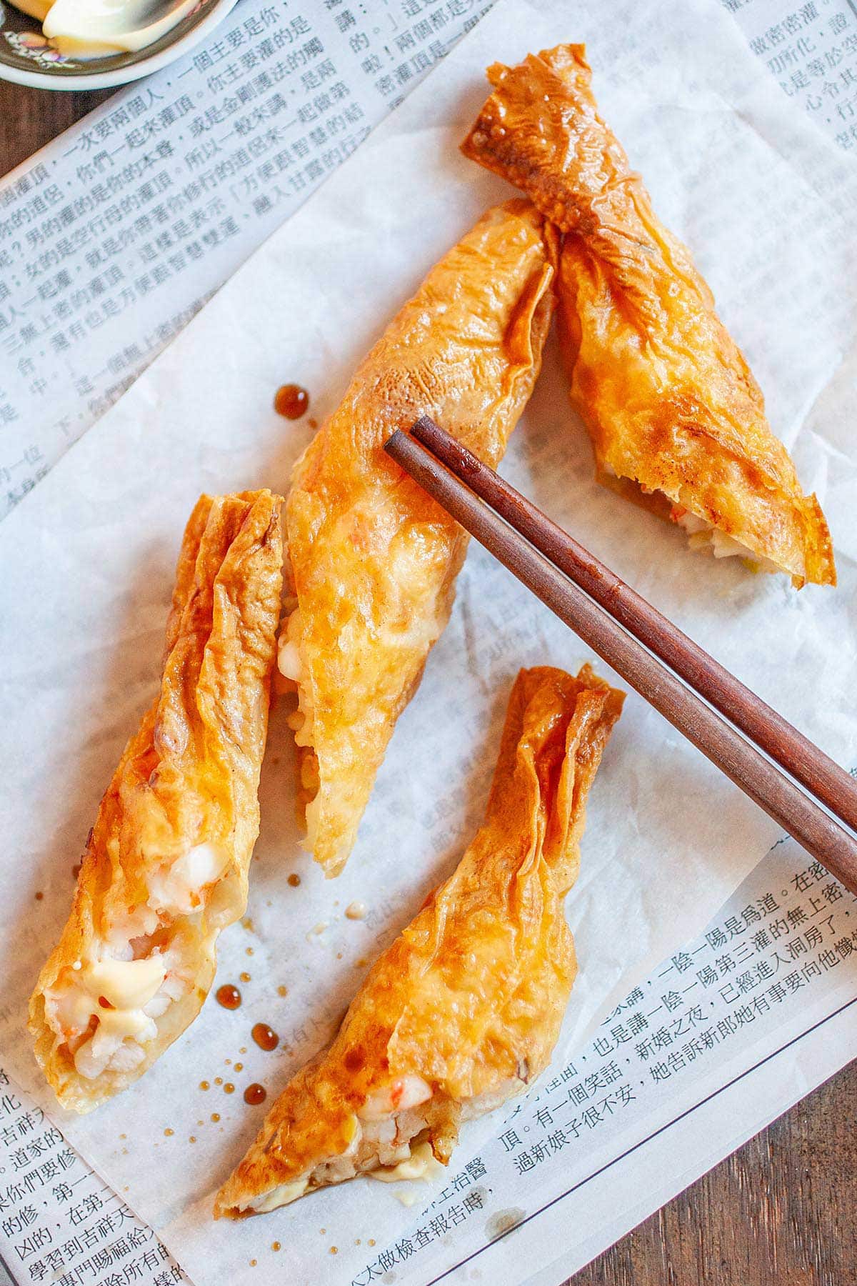 Crispy Shrimp Rolls - best dim sum ever!! Crispy, delicious shrimp rolls that you can make at home, so easy!! | www.666630.xyz