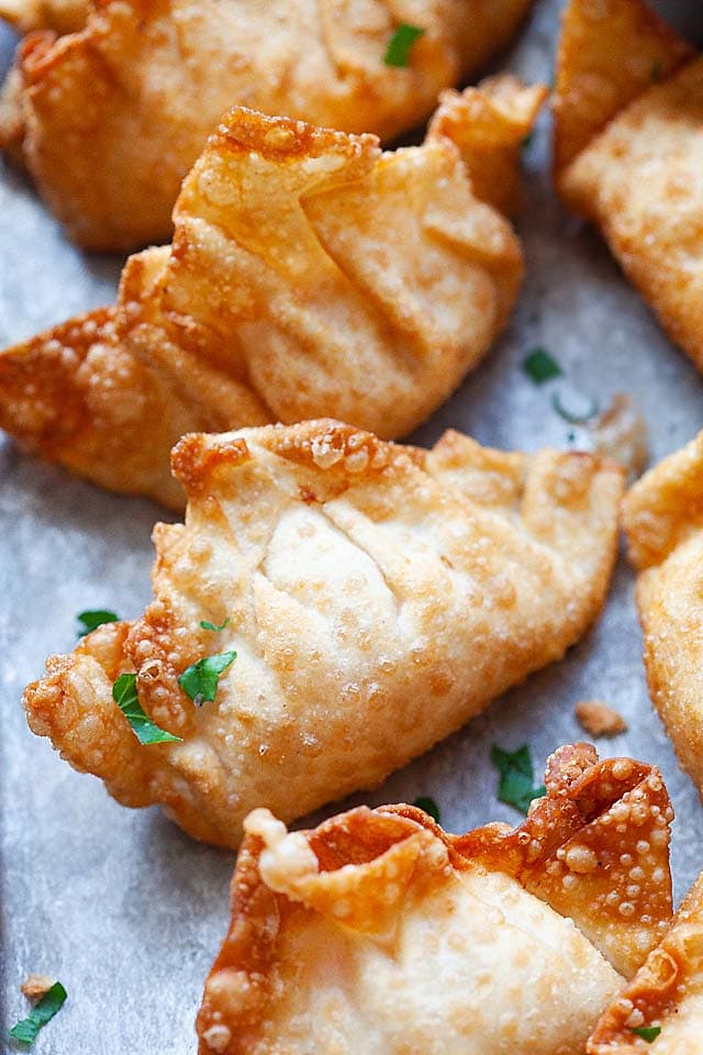 Fried shrimp wontons with mayonnaise dipping sauce.