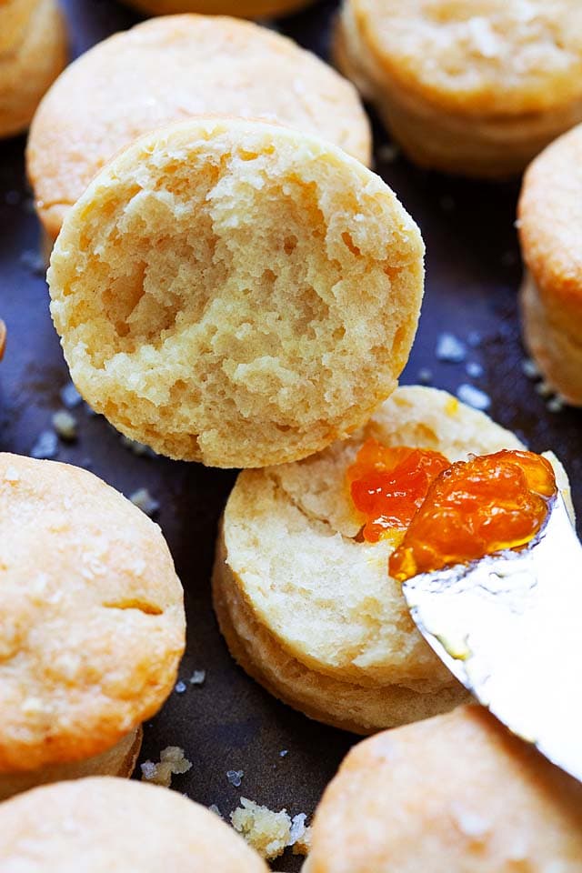 Biscuits with apricot preserves, ready to be eaten.