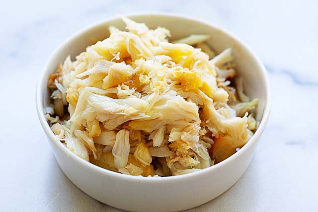 Dungeness lump crab meat in a bowl.