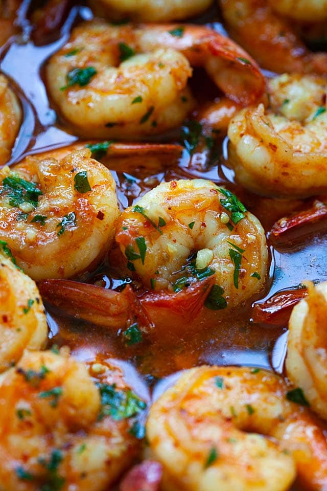 Beer shrimp recipe with shrimp, beer and spices.