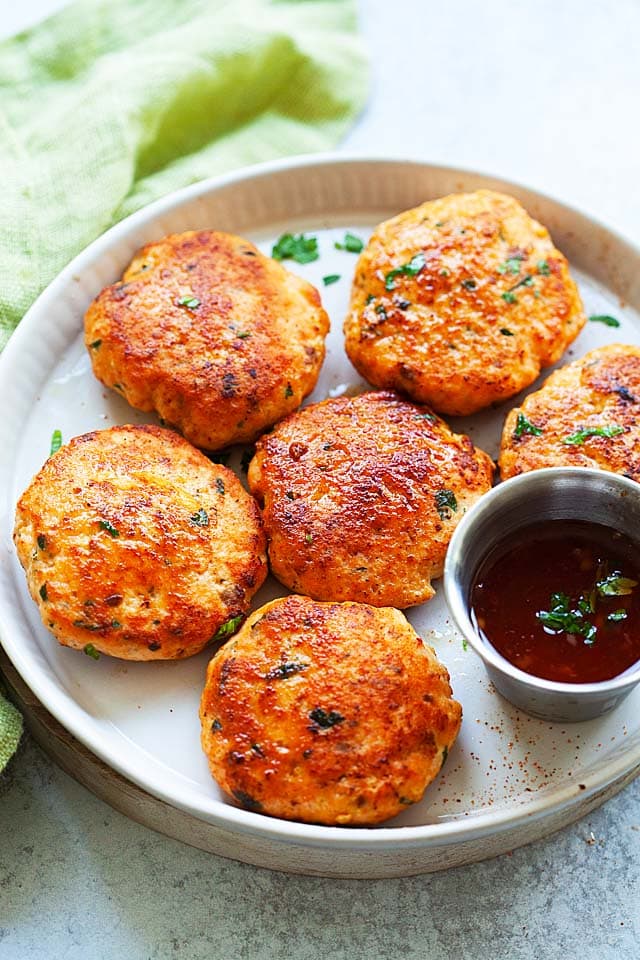 Salmon patties recipe with fresh salmon.