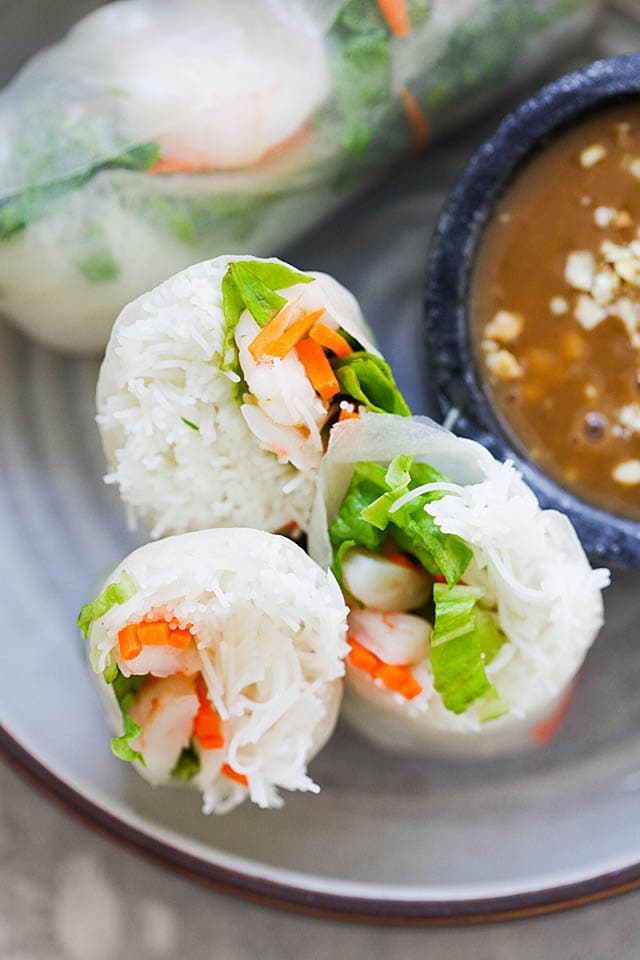 Summer rolls recipe made of Vietnamese rice paper, rice vermicelli, fresh vegetables and shrimp.