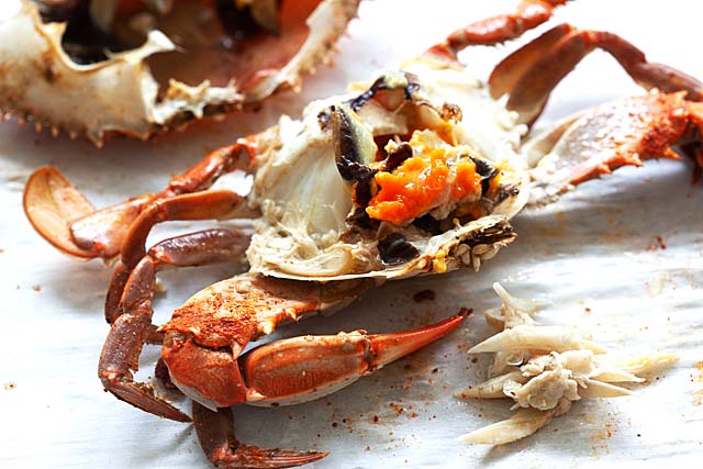 How to eat blue crab.