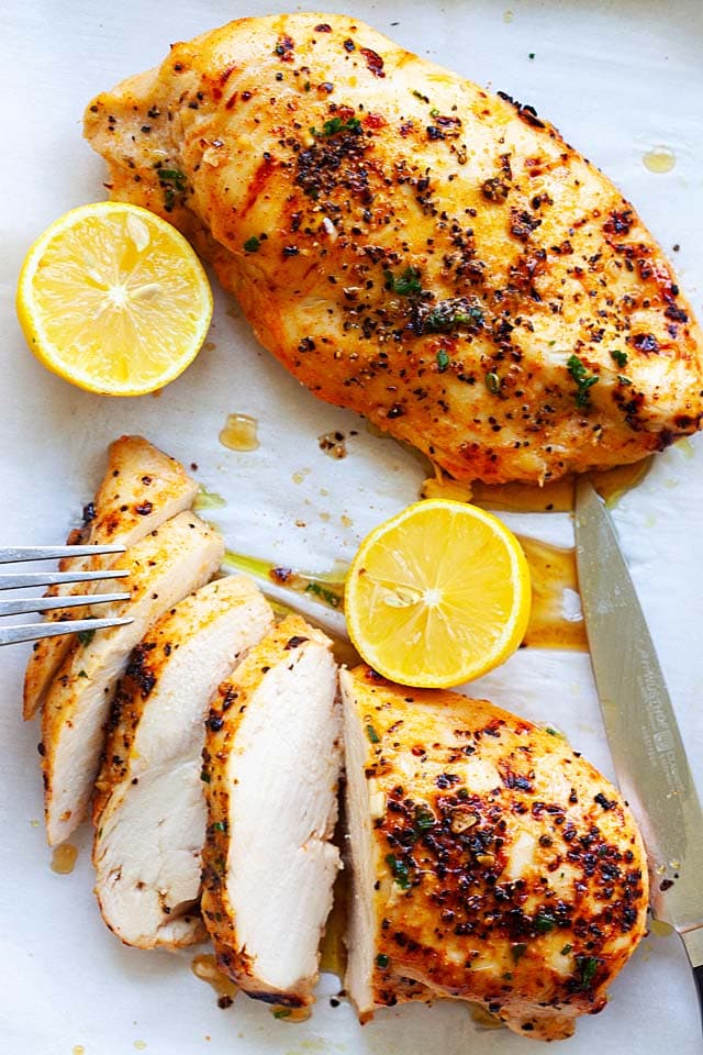 One of the best boneless chicken breast recipes using honey, lemon juice and olive oil.