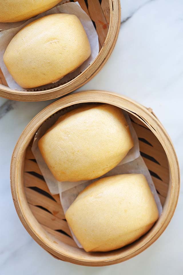 Mantou in a bamboo basket.