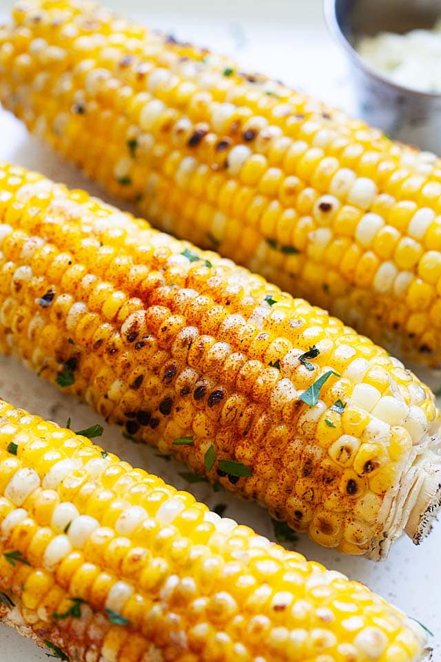 Grilled corn on the cob, ready to serve.