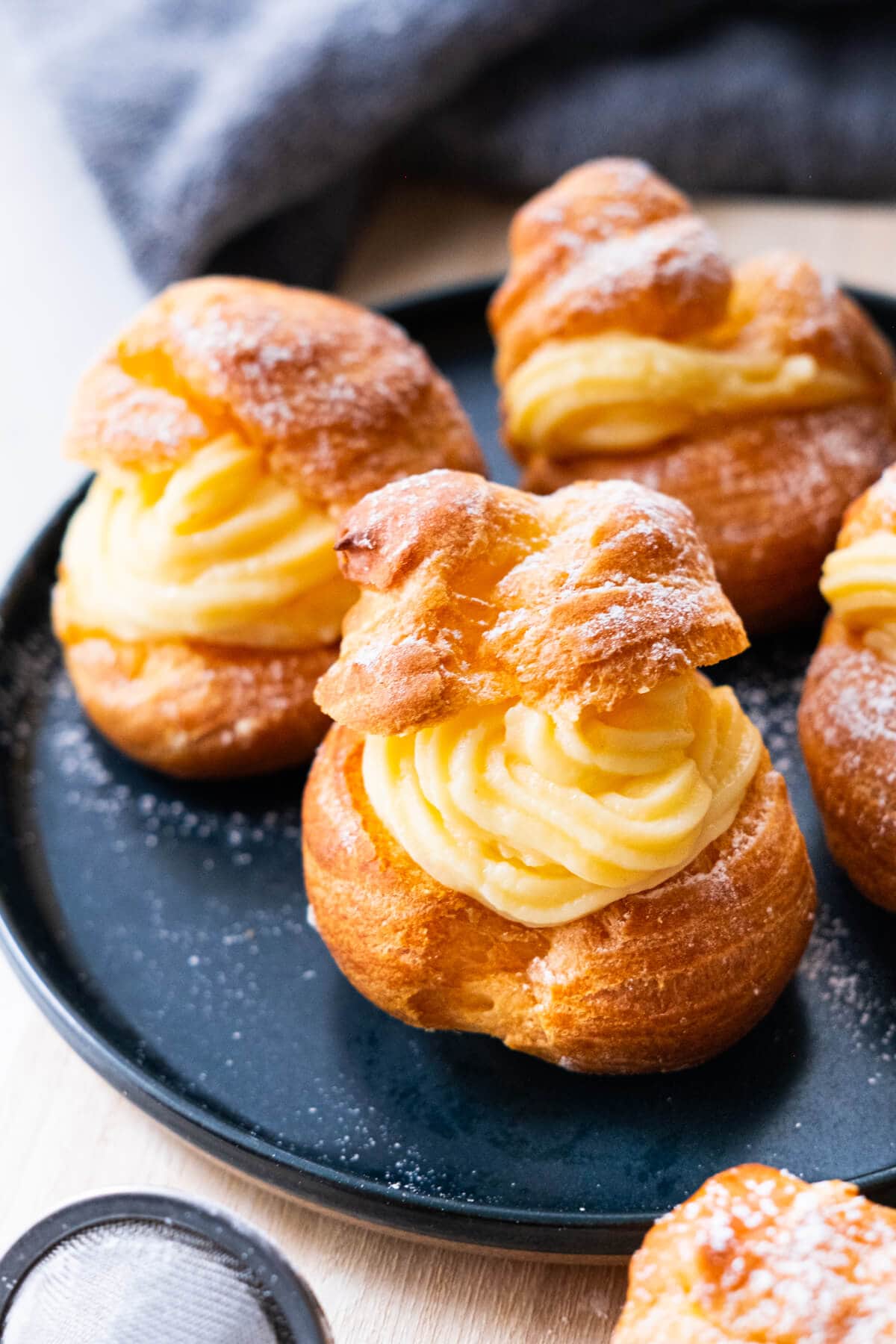 Japanese cream puff recipe with pastry cream filling. 