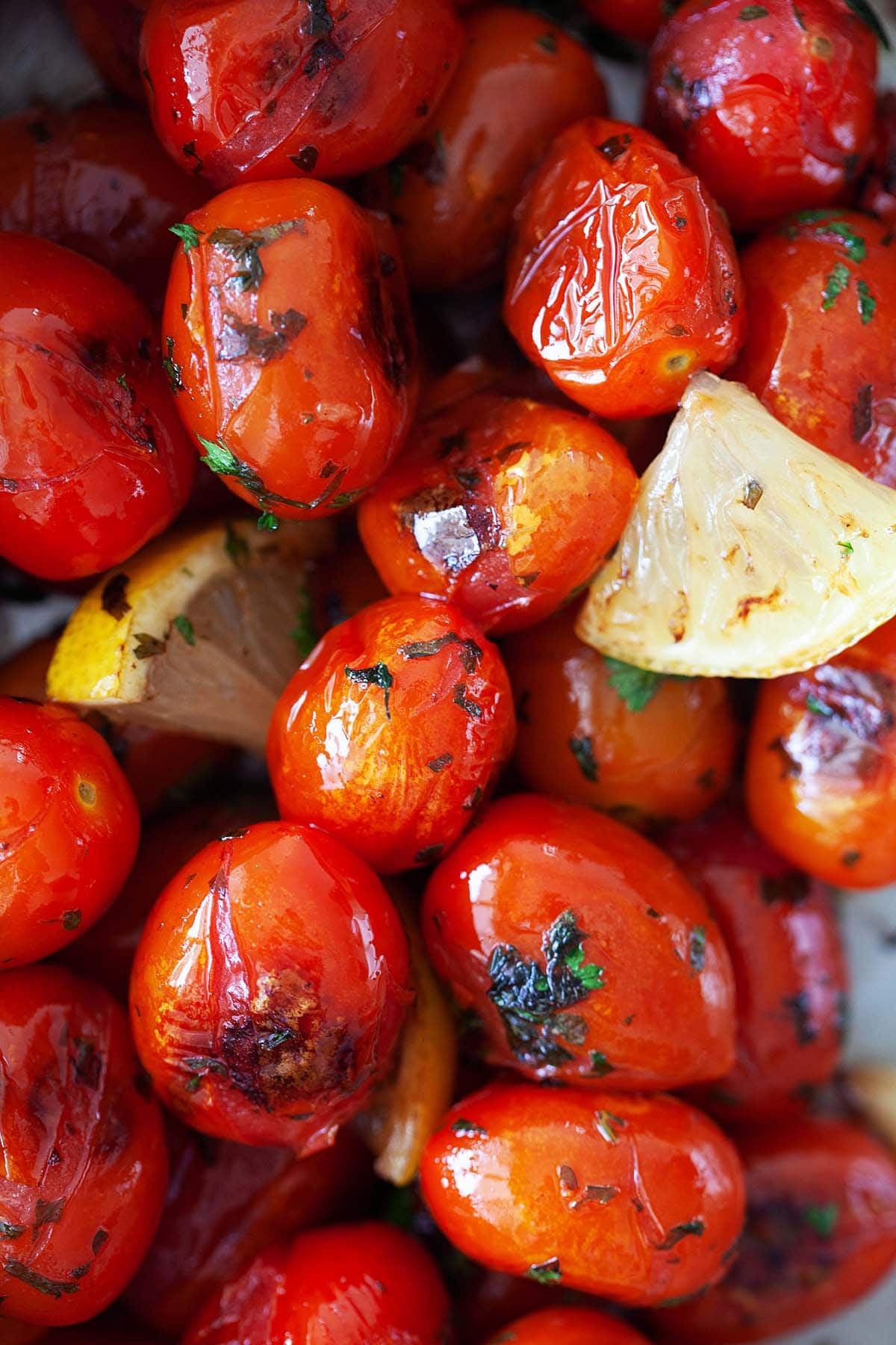 Grilled tomatoes recipe with cherry tomatoes.