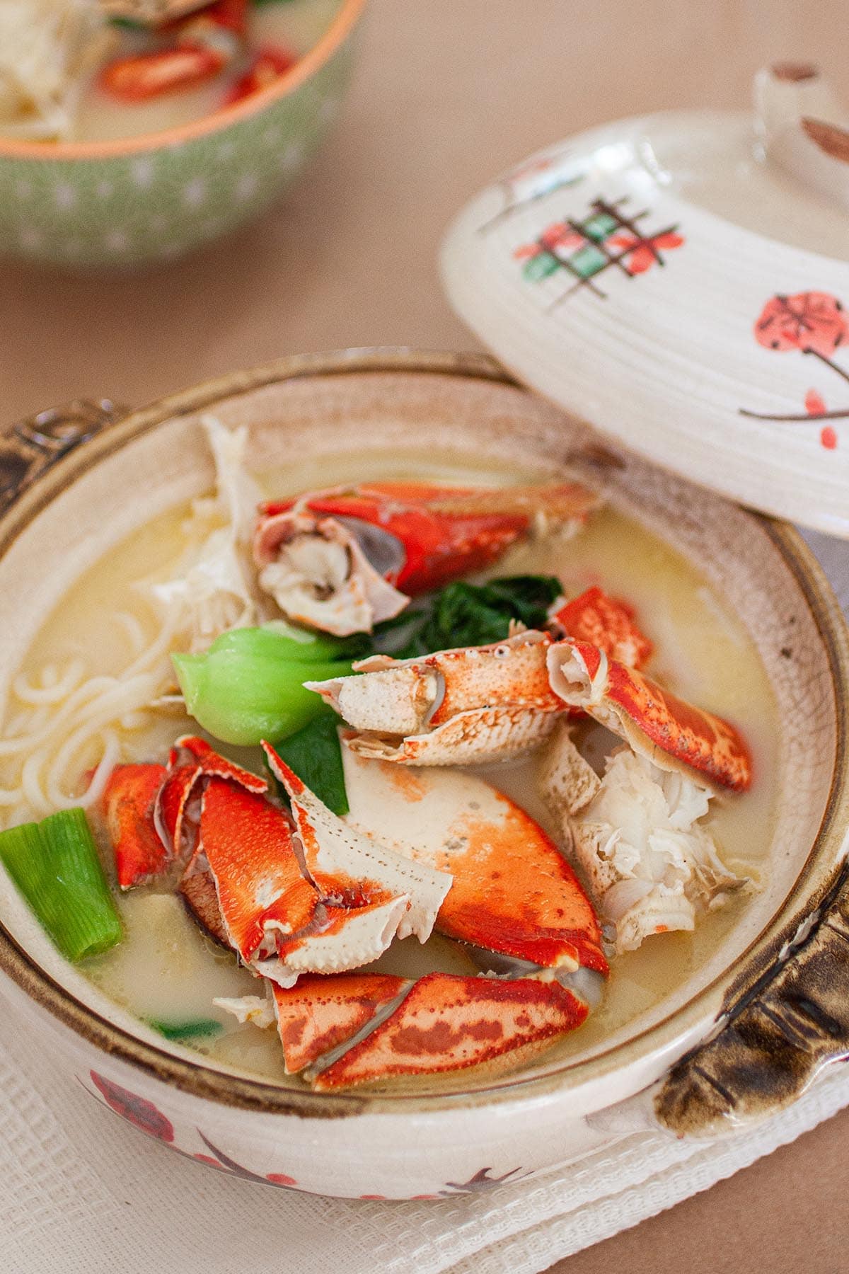 Crab Bee Hoon is a popular crab dish in Singapore. Easy Crab Bee Hoon recipe that you can make at home at a fraction of cost. | www.666630.xyz