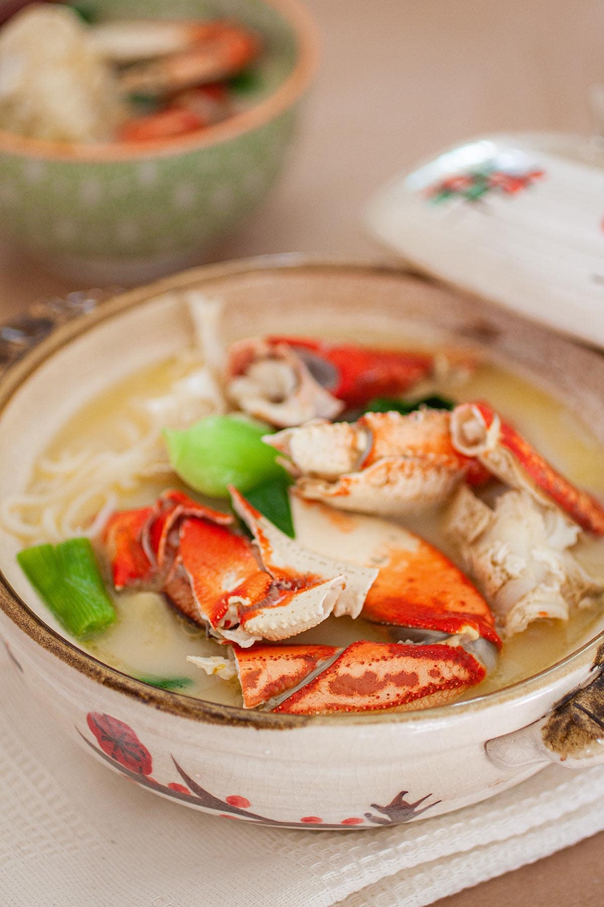 Crab Bee Hoon is a popular crab dish in Singapore. Easy Crab Bee Hoon recipe that you can make at home at a fraction of cost. | www.666630.xyz