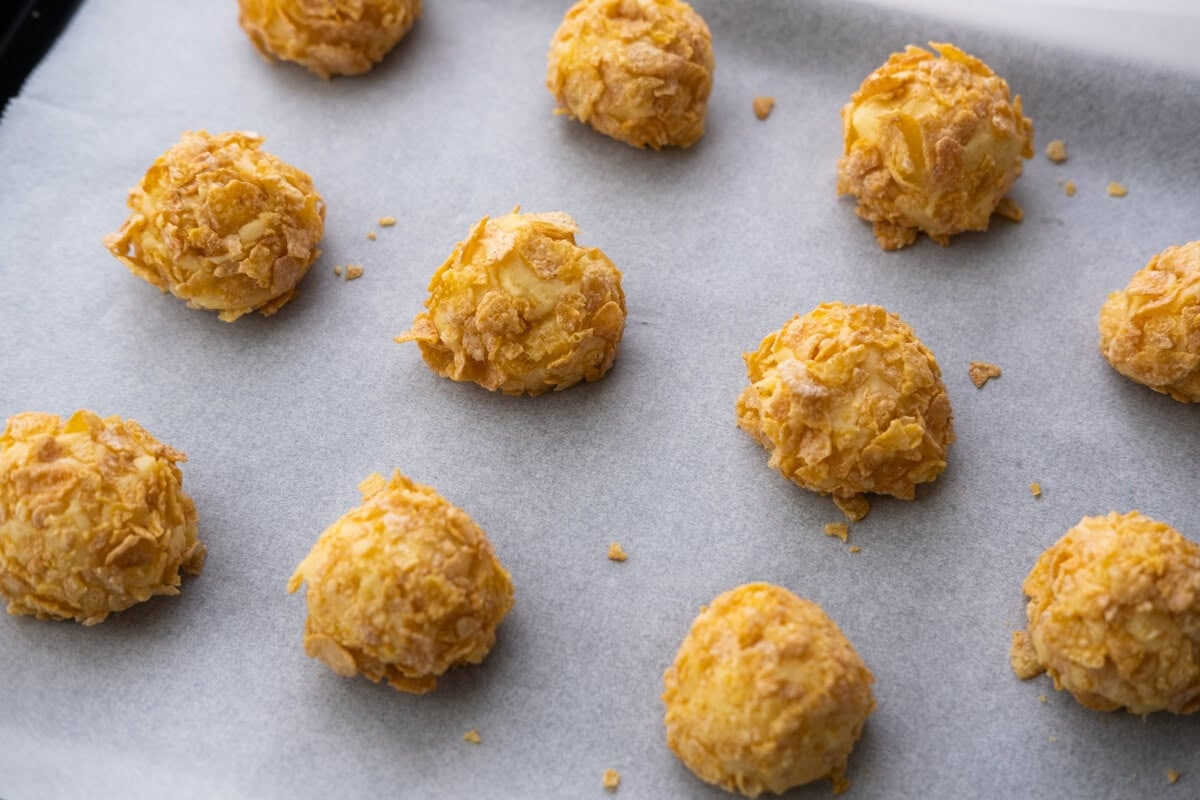 Transfer the cookies to a baking sheet lined with parchment paper. 