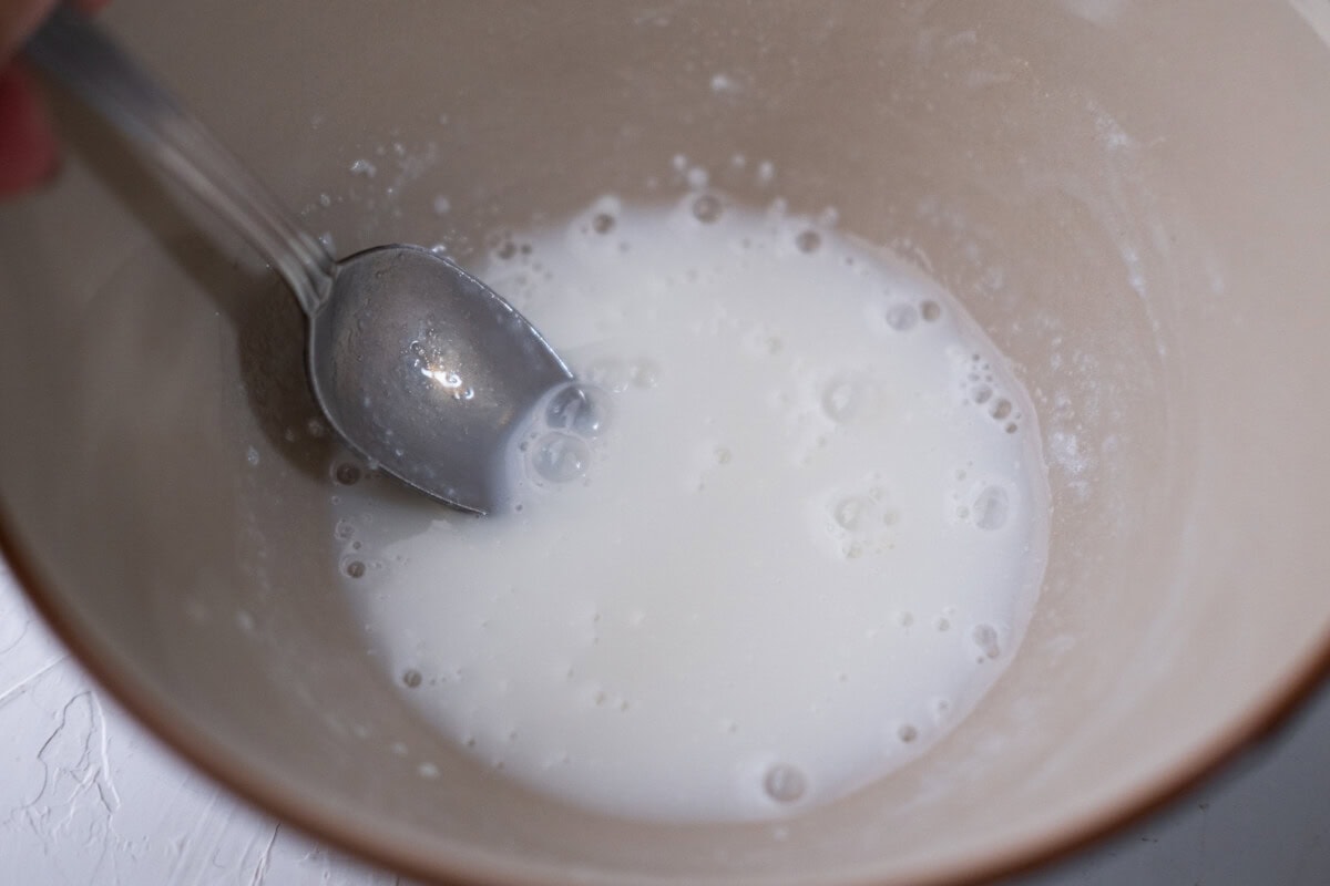 Mix together the gypsum, corn starch, and water in a bowl. 