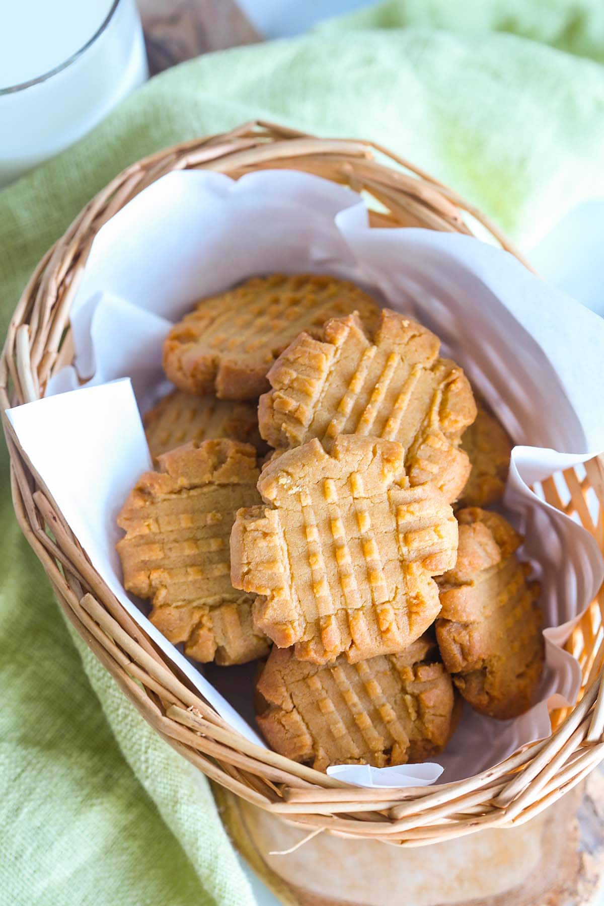 Easy peanut butter cookie recipe with peanut butter, sugar, eggs and flour.