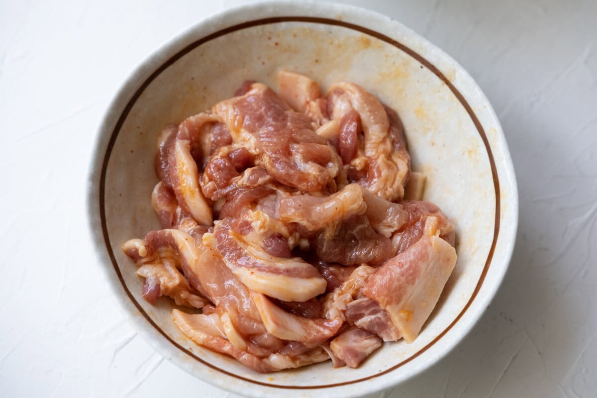 Marinate the pork in a bowl. 