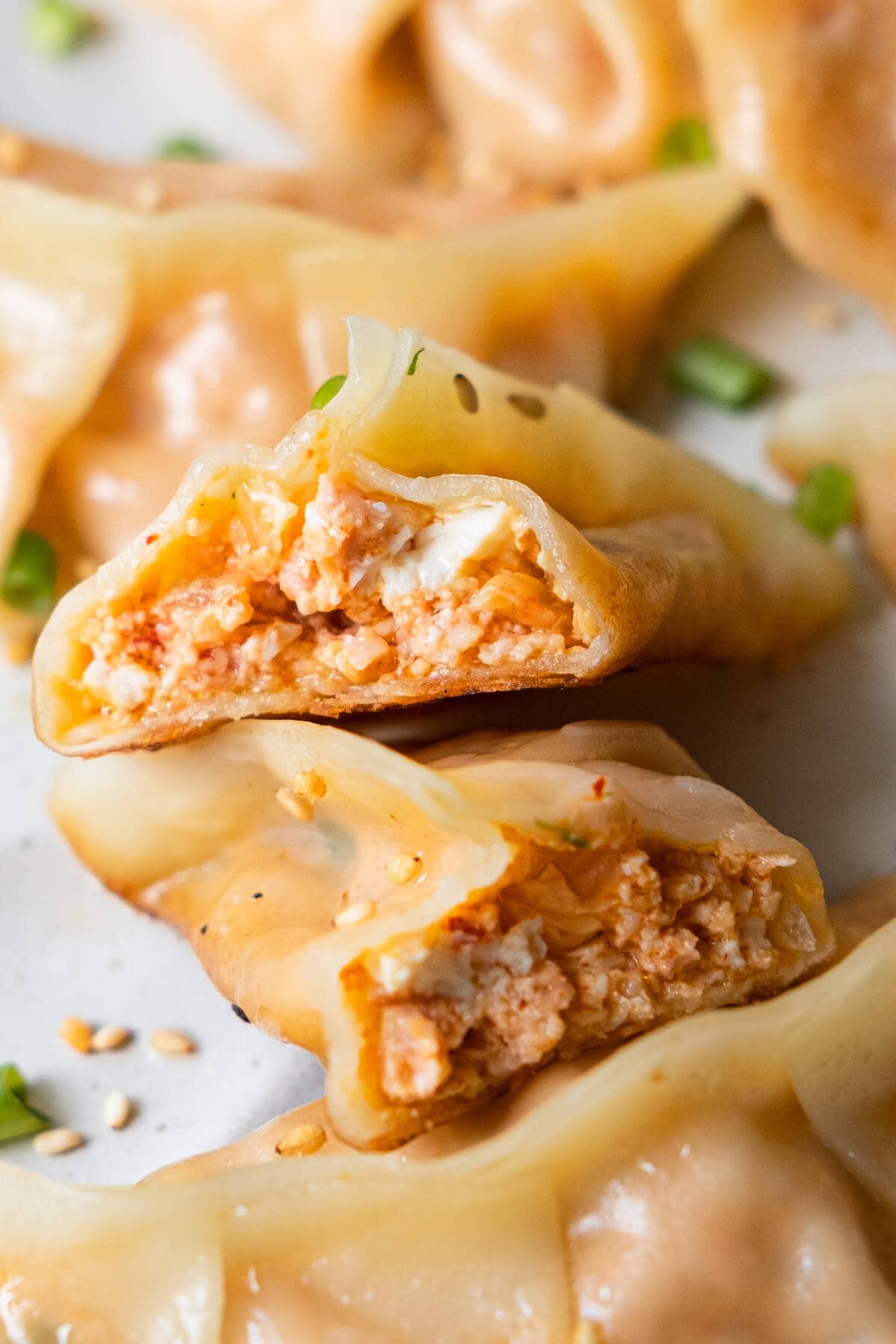 The photo shows the filling of pan-fried mandu.