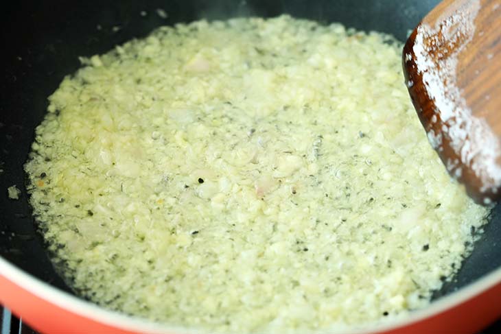 Minced garlic and oil in a pan. 