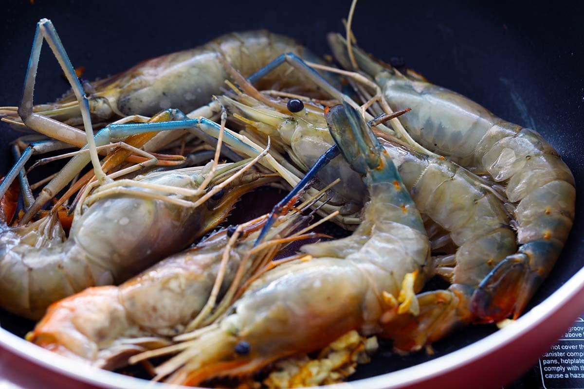 Raw fresh water prawn in a pan with garlic. 