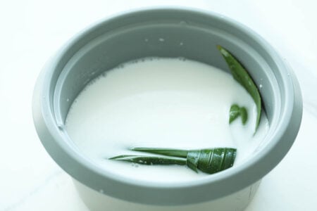 Making coconut rice in a rice cooker. 