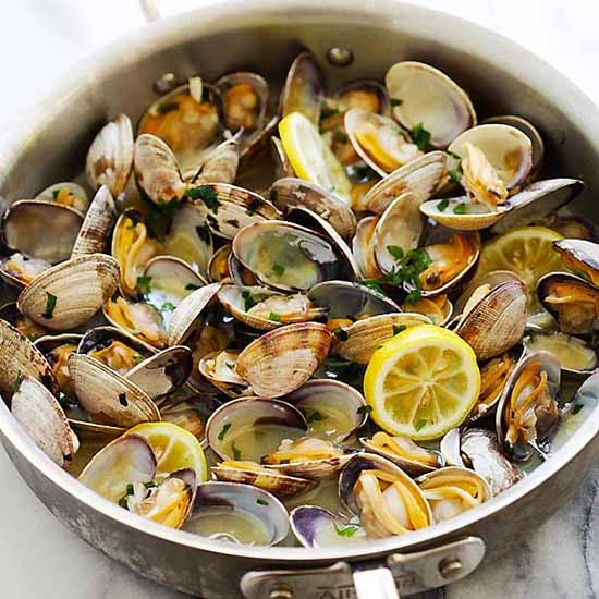 Easy clambake with beer, garlic, parsley and lemon. 