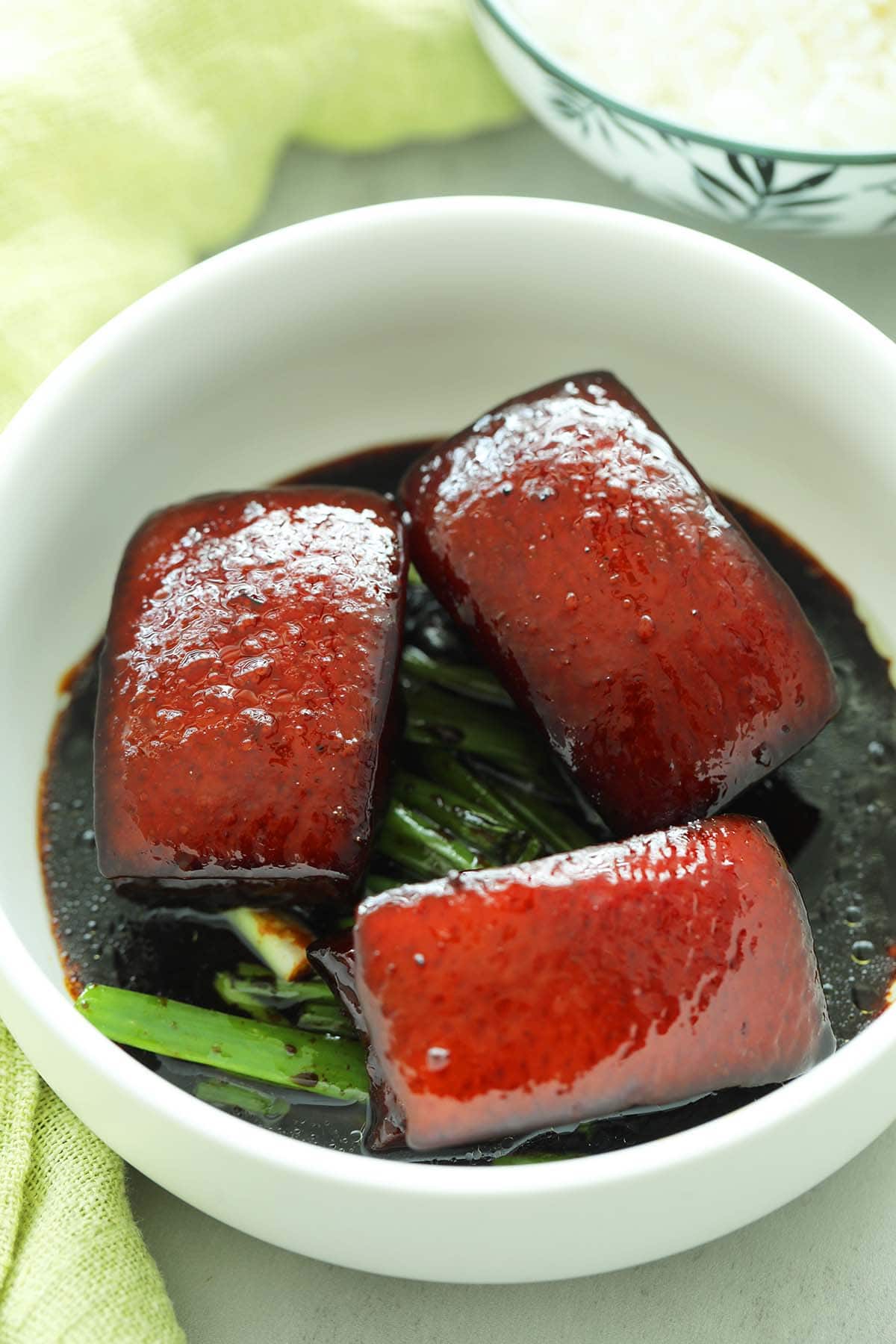 Easy Chinese clay pot melt in your mouth braised pork belly (Dong Po Rou/东坡肉).