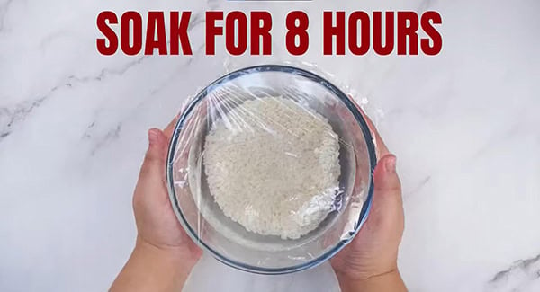 Glutinous rice soaked in water in a bowl. 