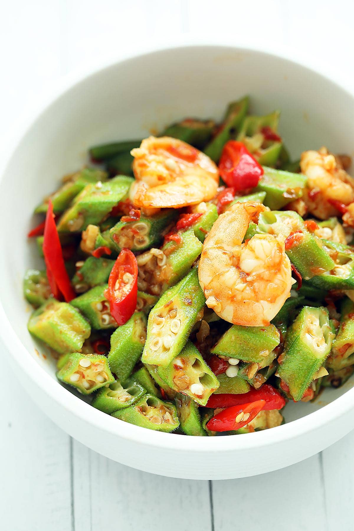 Lady's finger recipe with sambal sauce, served in a bowl.