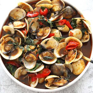 Thai clams served on a plate.