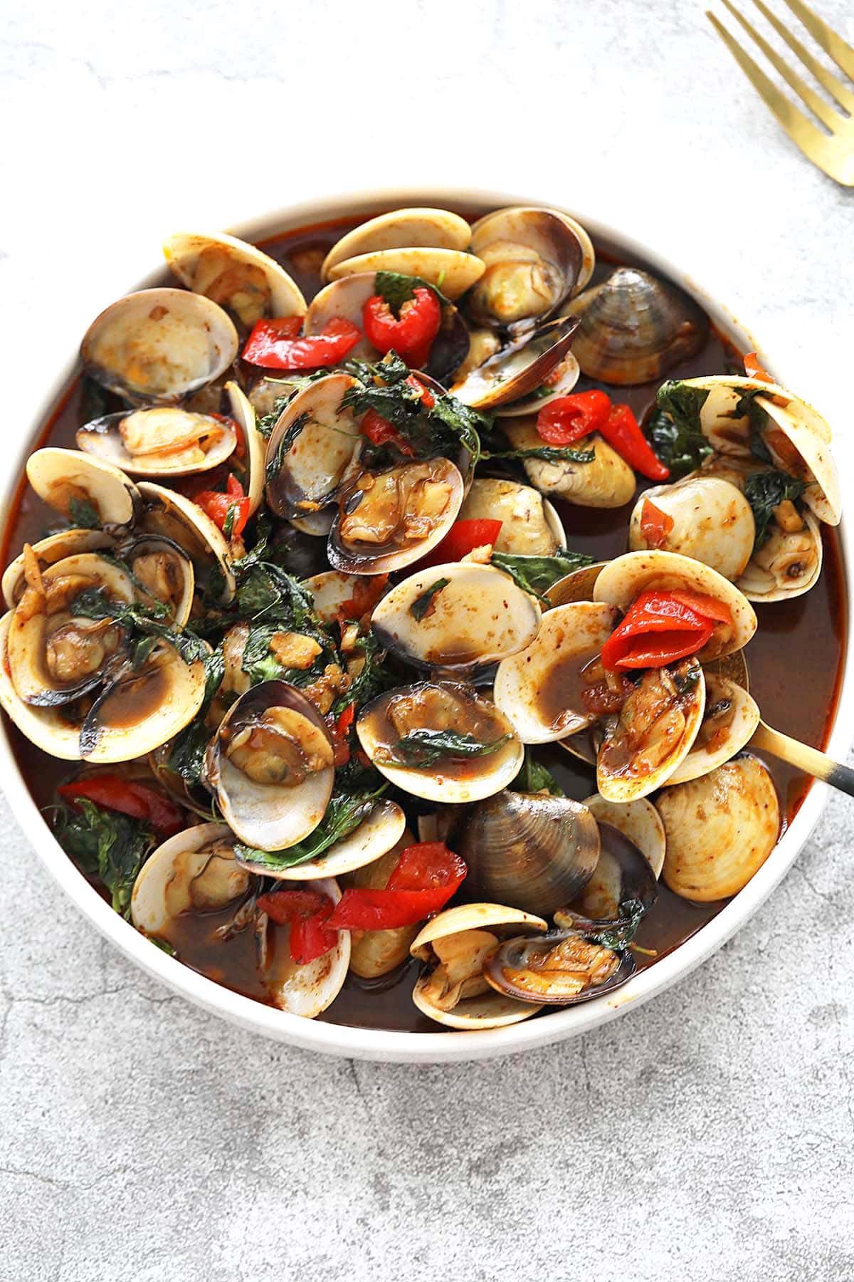 Thai clams served on a plate. 