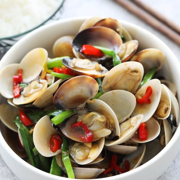 Chinese clams recipes served with steamed rice.