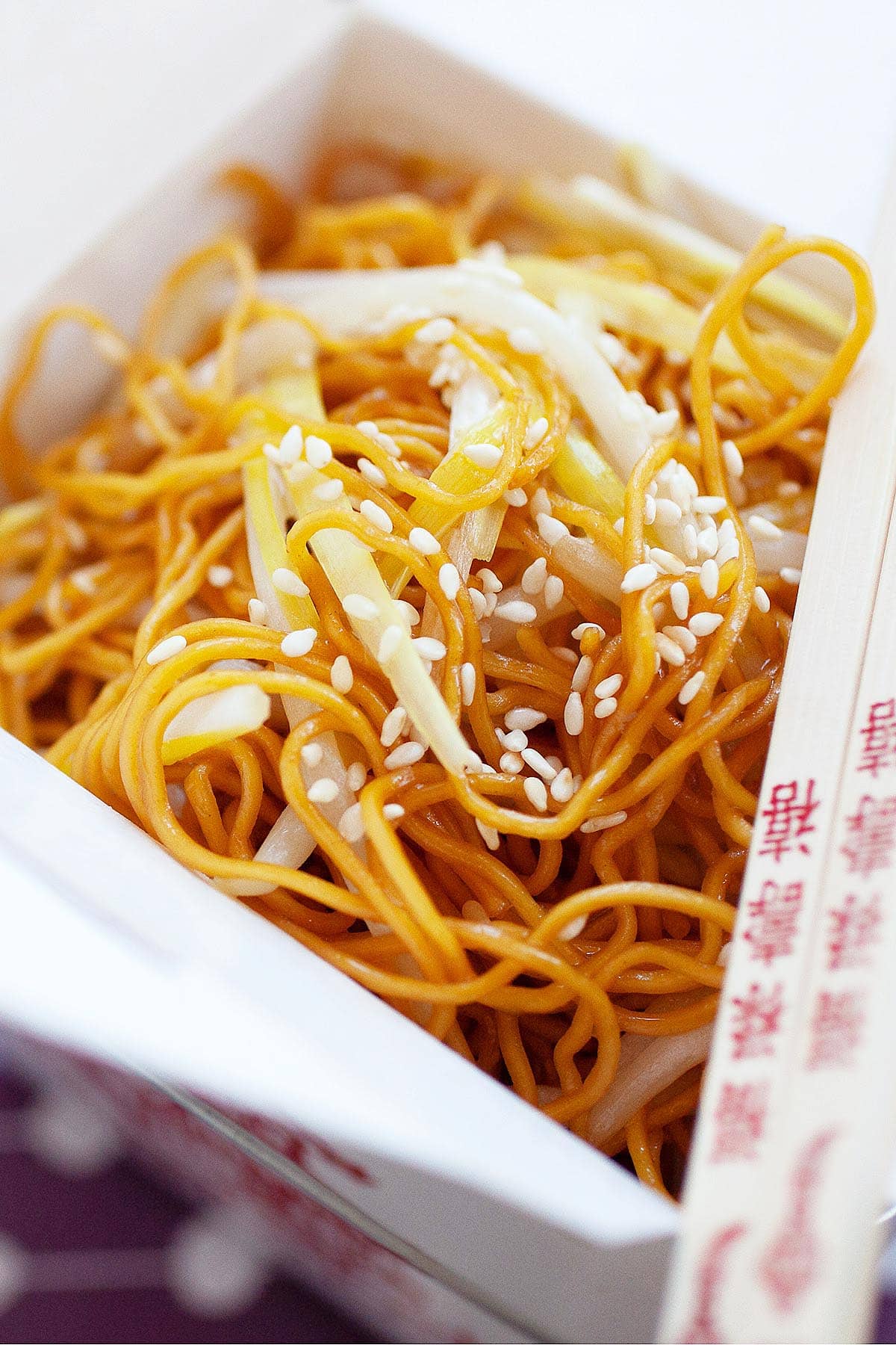 Hong Kong chow mein with plain noodles cooked with soy sauce.