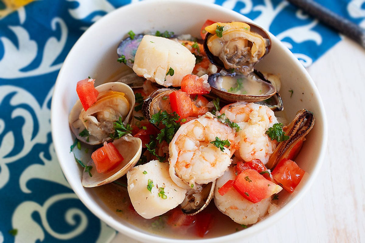 Stewed seafood served in a bowl. 