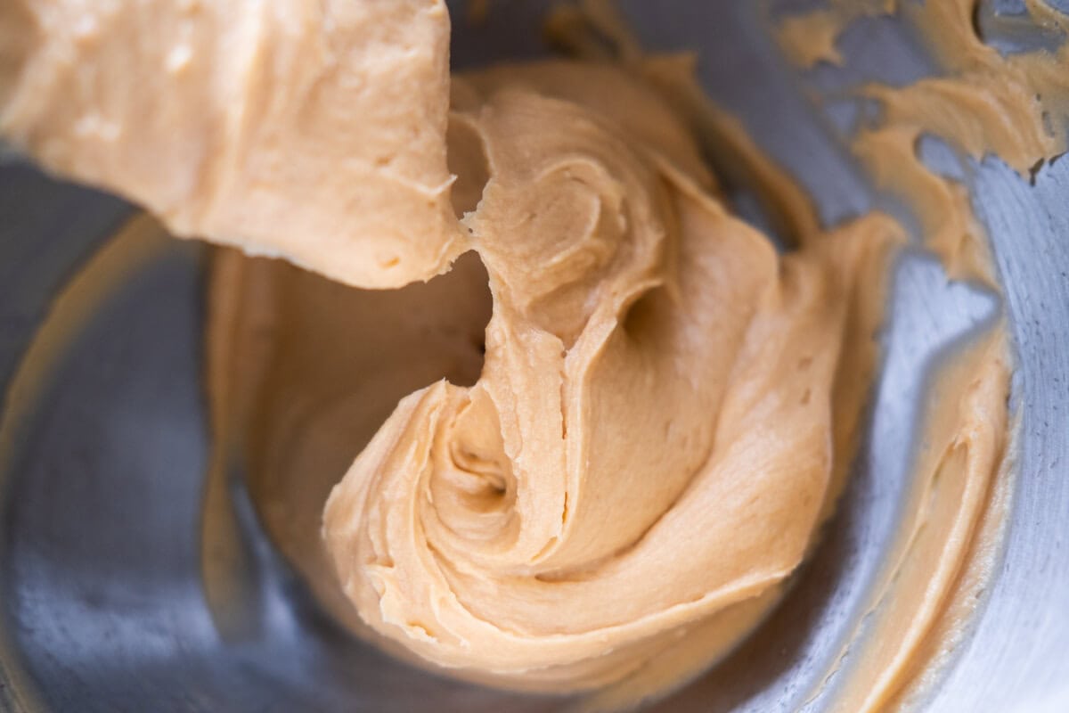 Mix all ingredients for the topping in a bowl. 