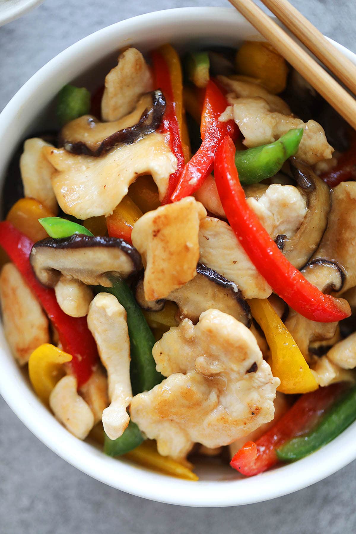 Asian chicken bell pepper recipe with brown sauce.